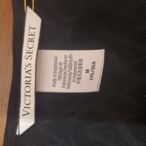 Victoria Secret Lingerie Set - Picture 7 of 9